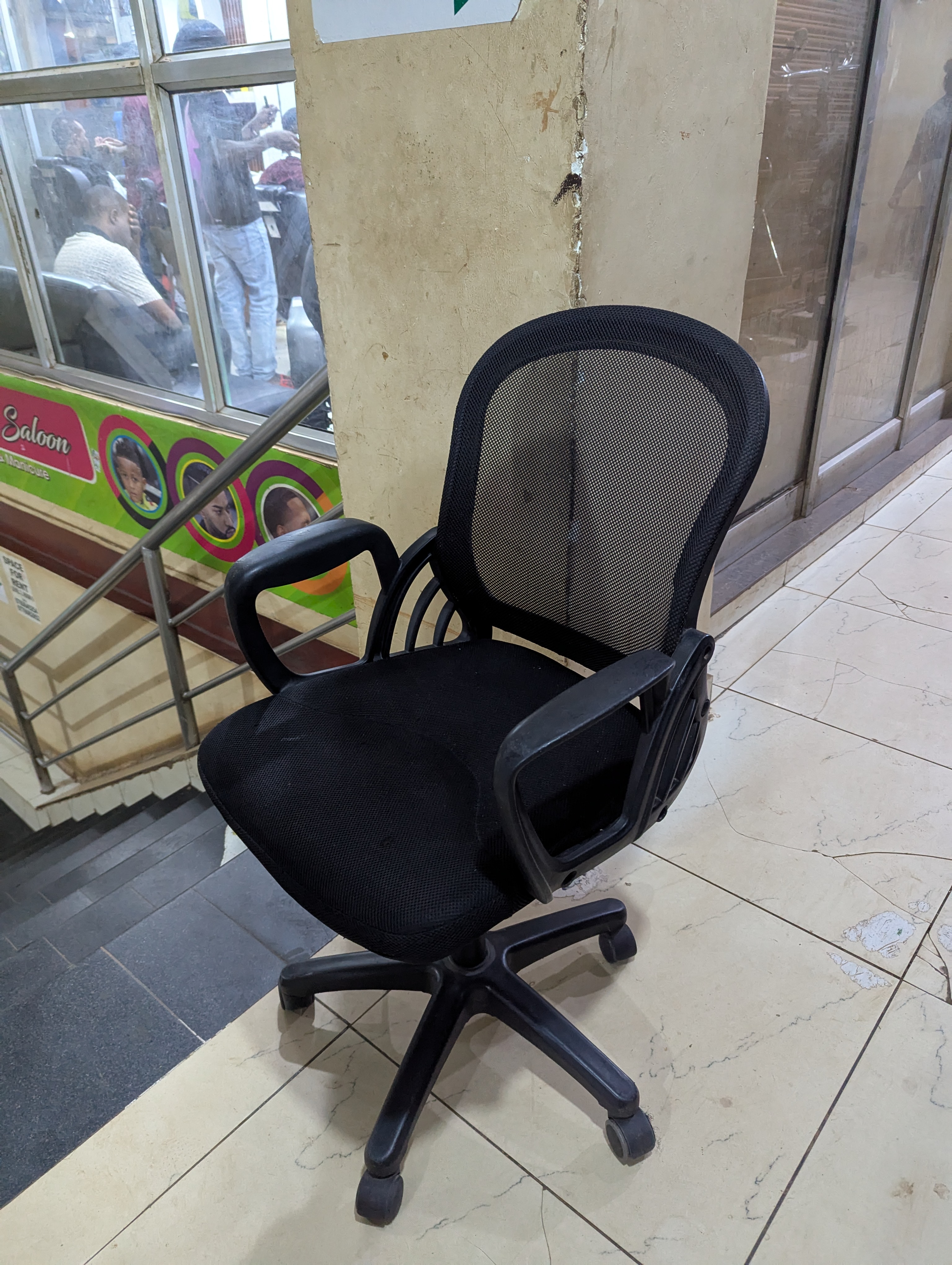 Second hand mesh back adjustable chair